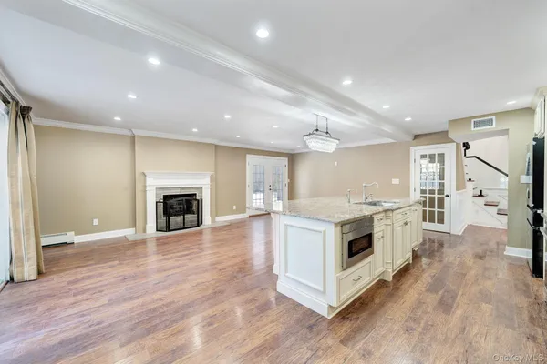 $1,579,000 | 20 Sagamore Way South, Jericho, NY 11753