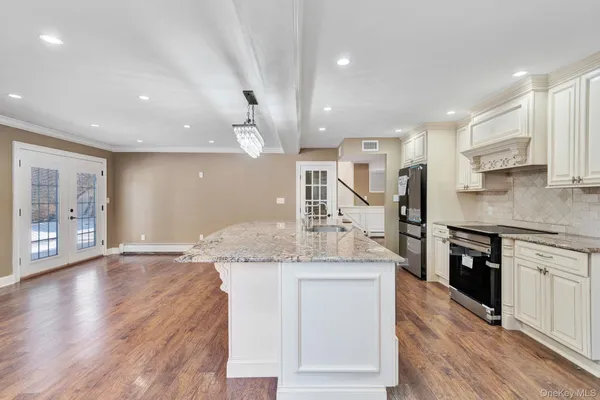 $1,579,000 | 20 Sagamore Way South, Jericho, NY 11753