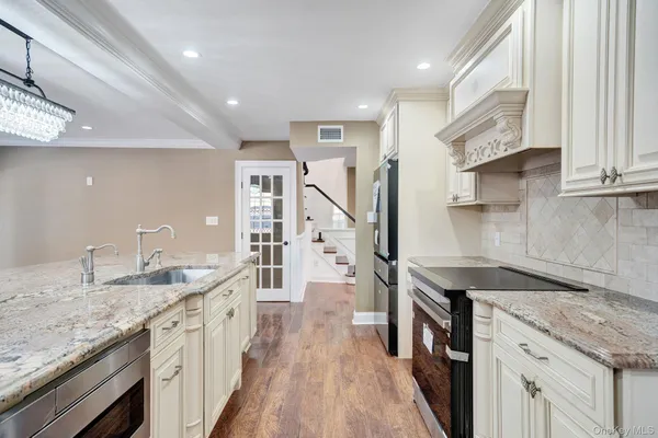 $1,579,000 | 20 Sagamore Way South, Jericho, NY 11753