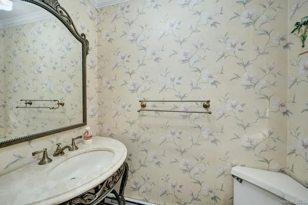 $1,579,000 | 20 Sagamore Way South, Jericho, NY 11753