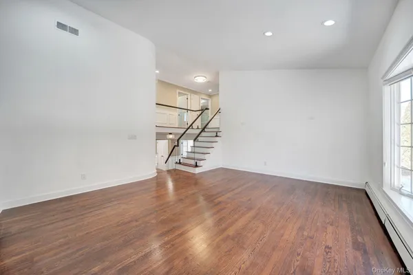 $1,579,000 | 20 Sagamore Way South, Jericho, NY 11753