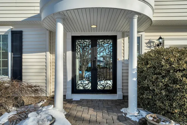 $1,579,000 | 20 Sagamore Way South, Jericho, NY 11753