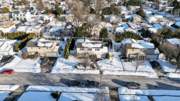 $1,579,000 | 20 Sagamore Way South, Jericho, NY 11753