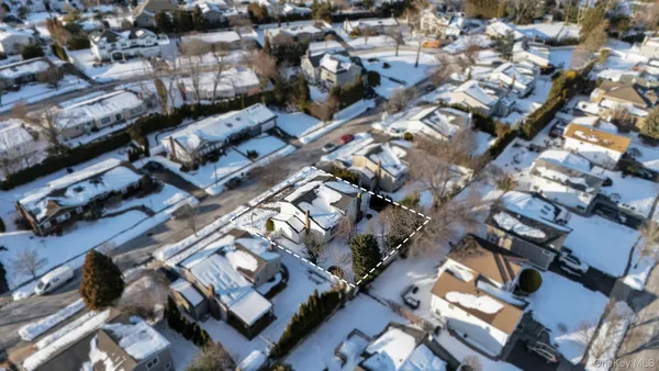 $1,579,000 | 20 Sagamore Way South, Jericho, NY 11753