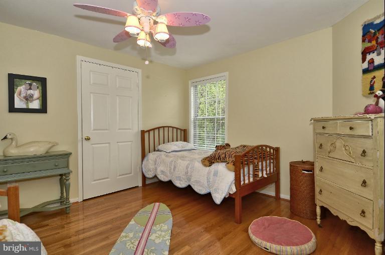 1544 Deer Point Way Reston, VA 20194 - Photo 3 of 27 a bedroom with a bed and a chandelier