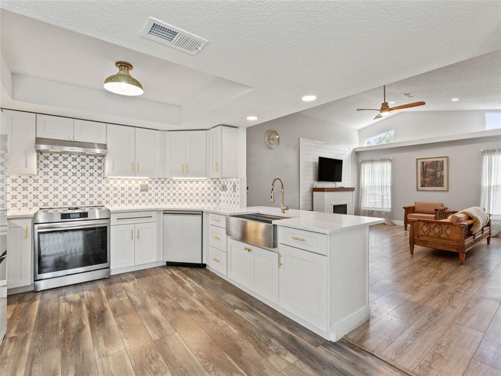 8222 Rhanbuoy Road Spring Hill, FL 34606 - Photo 9 of 40