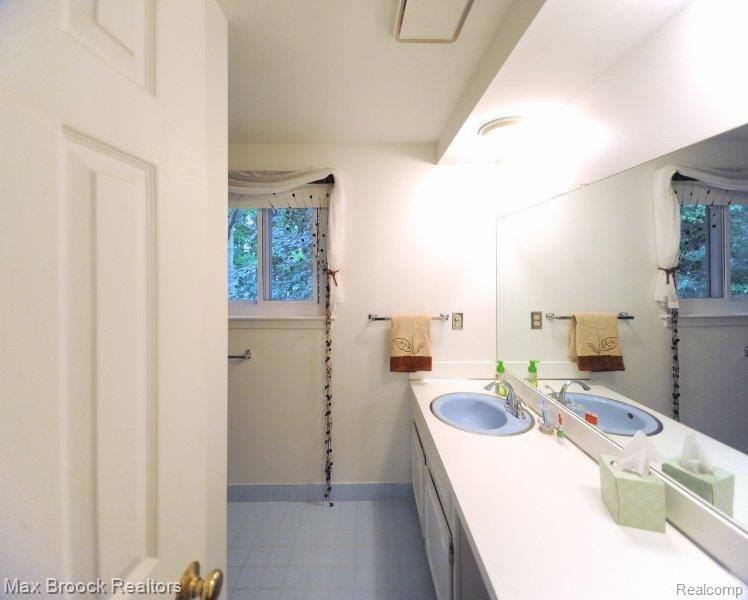 2451 Eaton Gate Road Lake Orion, MI 48360 - Photo 18 of 25 047DSC_0632 copy.jpg