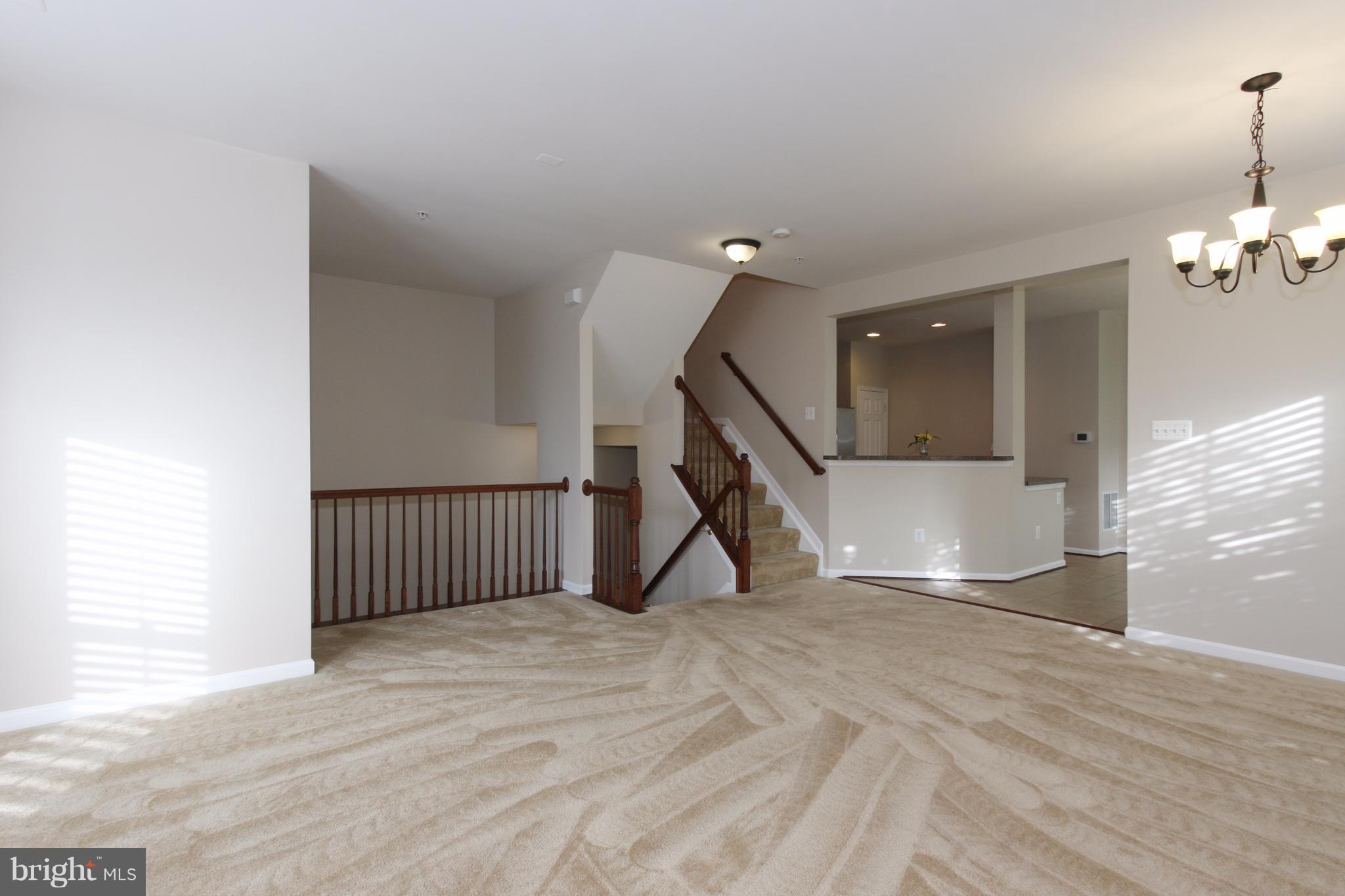 7002 Black Oak Road, Unit 162 Elkridge, MD 21075 - Photo 4 of 24 Living Room
