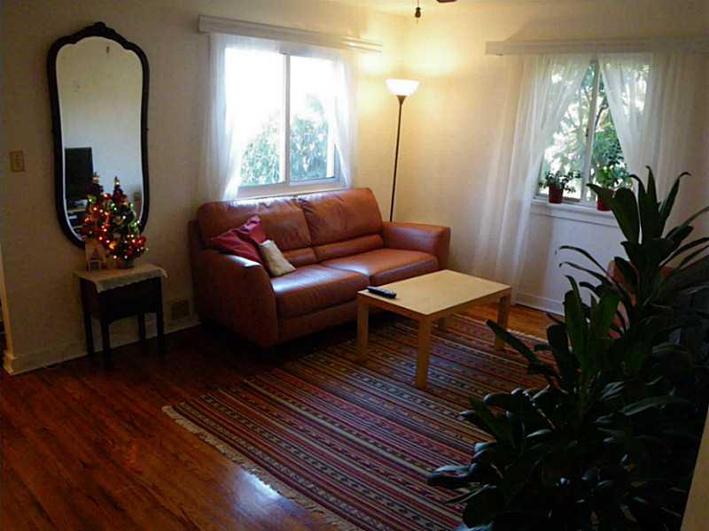 22 Wilkins Road Forest Hills, PA 15221 - Photo 4 of 23 Living Room.