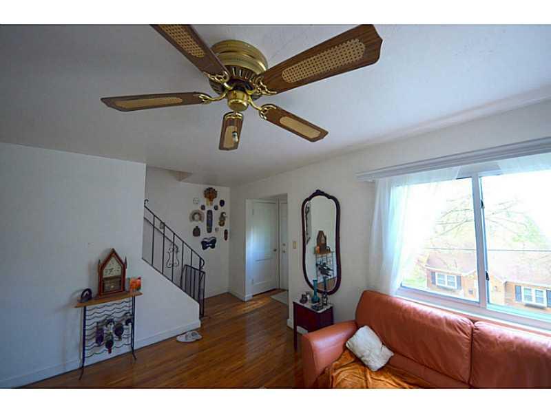 22 Wilkins Road Forest Hills, PA 15221 - Photo 5 of 23 Living Room.