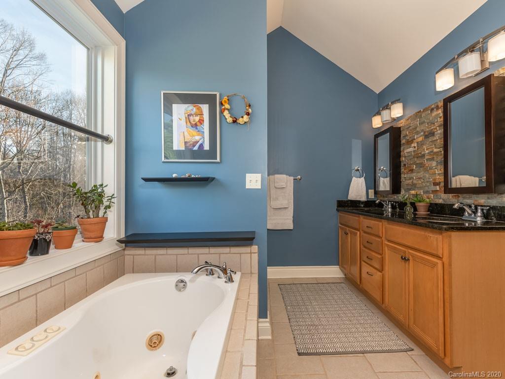 91 Noble Road Fairview, NC 28730 - Photo 31 of 38 Gallery Image 31