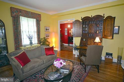 6 Upland Road, Unit G1 Baltimore, MD 21210 - Photo 15 of 24 Living Room