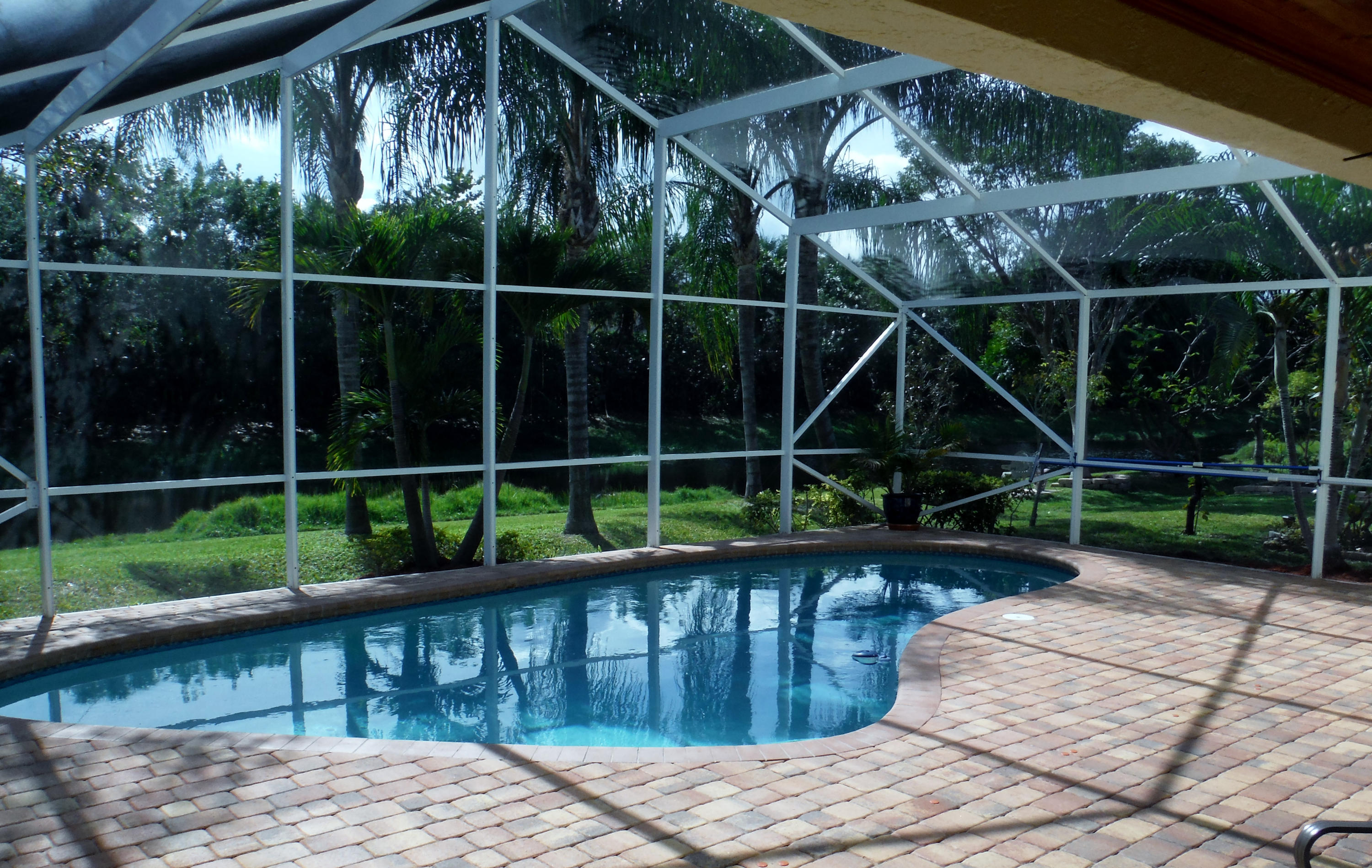 118 Old Jupiter Beach Road Jupiter, FL 33477 - Photo 2 of 3 SCREENED POOL AREA
