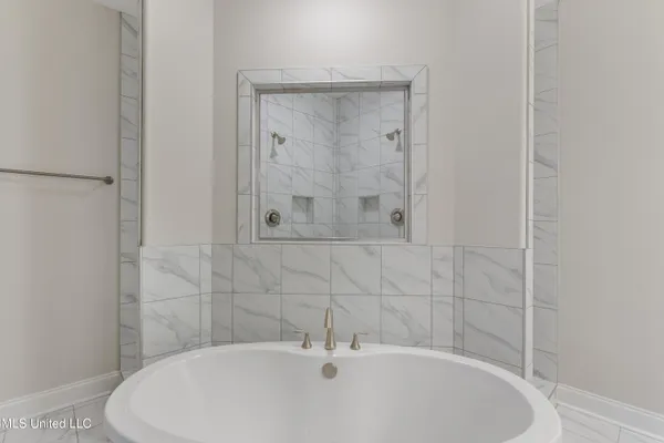$473,300 | 777 Hazelwood Drive, Lake Cormorant, MS 38641
