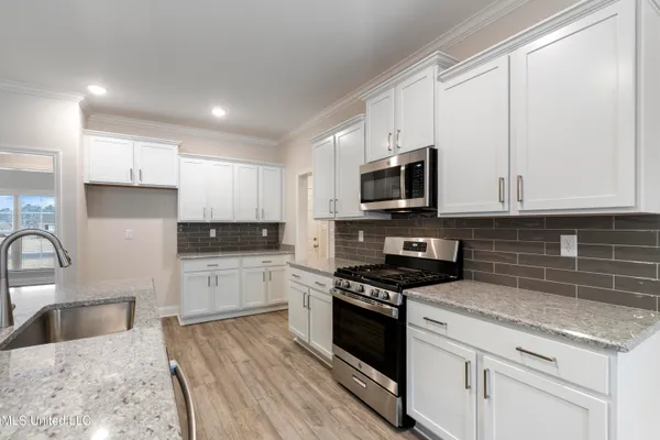 $473,300 | 777 Hazelwood Drive, Lake Cormorant, MS 38641
