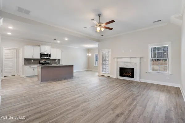 $473,300 | 777 Hazelwood Drive, Lake Cormorant, MS 38641