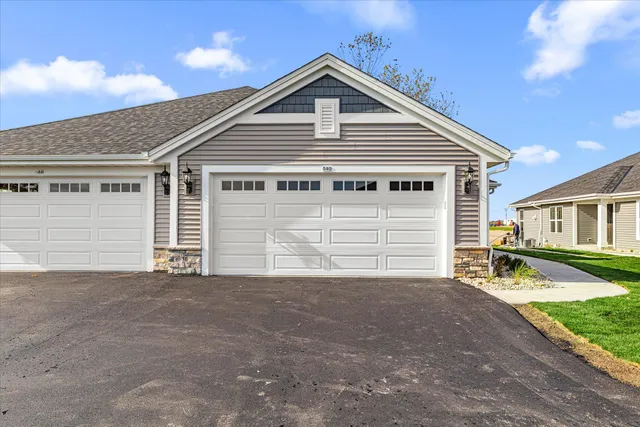 $399,900 | 540 Hunter Oaks Boulevard, Unit 602, Watertown, WI 53094