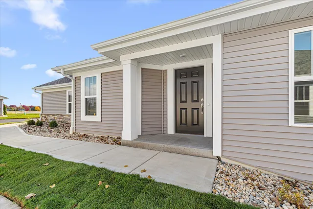 $399,900 | 540 Hunter Oaks Boulevard, Unit 602, Watertown, WI 53094