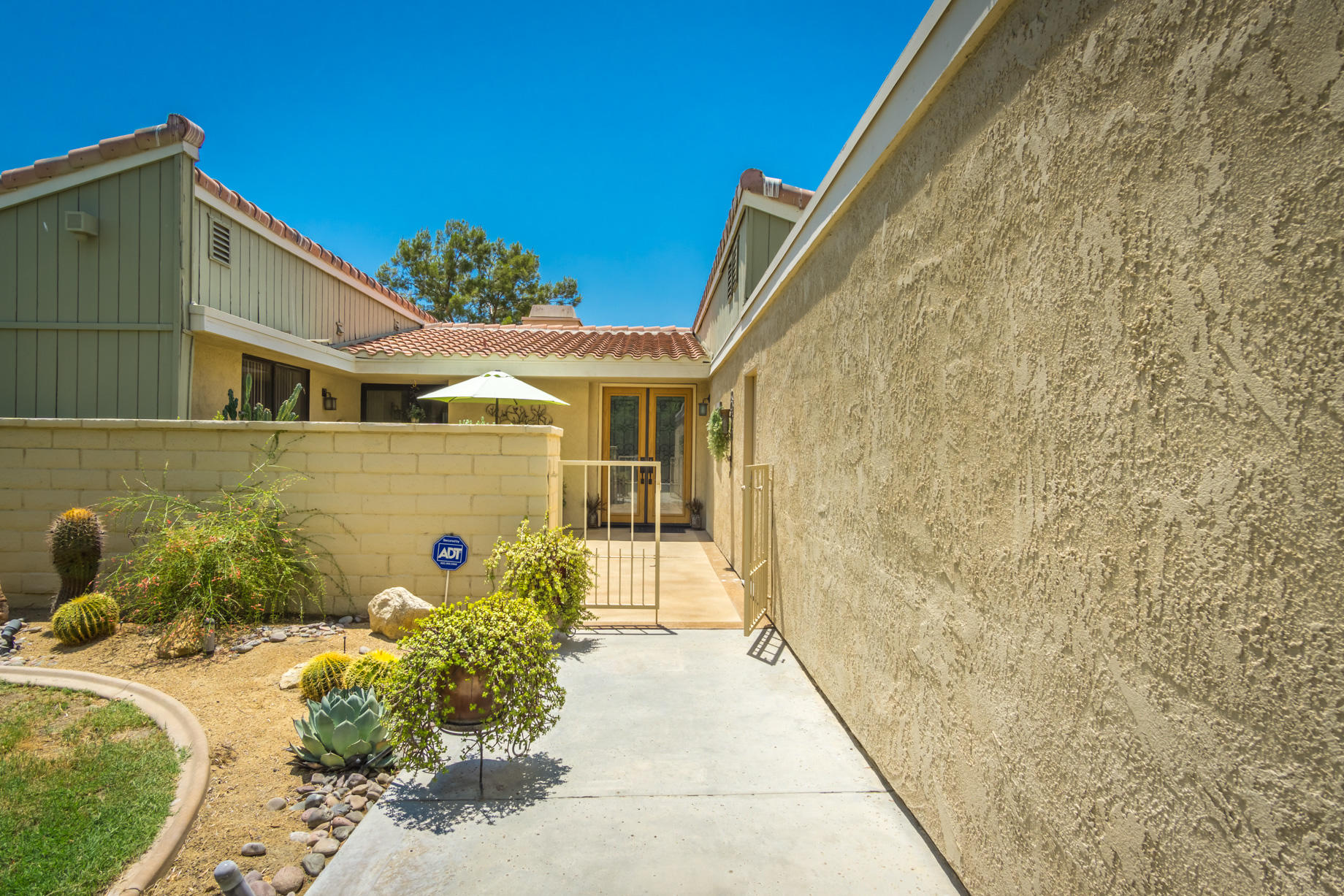 72285 Roxbury Drive Rancho Mirage, CA 92270 - Photo 4 of 40 72285 Roxbury Dr