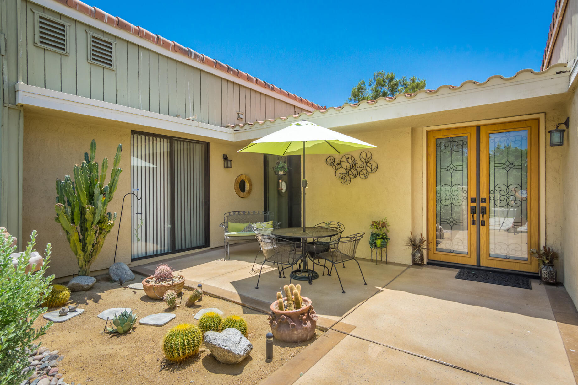 72285 Roxbury Drive Rancho Mirage, CA 92270 - Photo 5 of 40 72285 Roxbury Dr