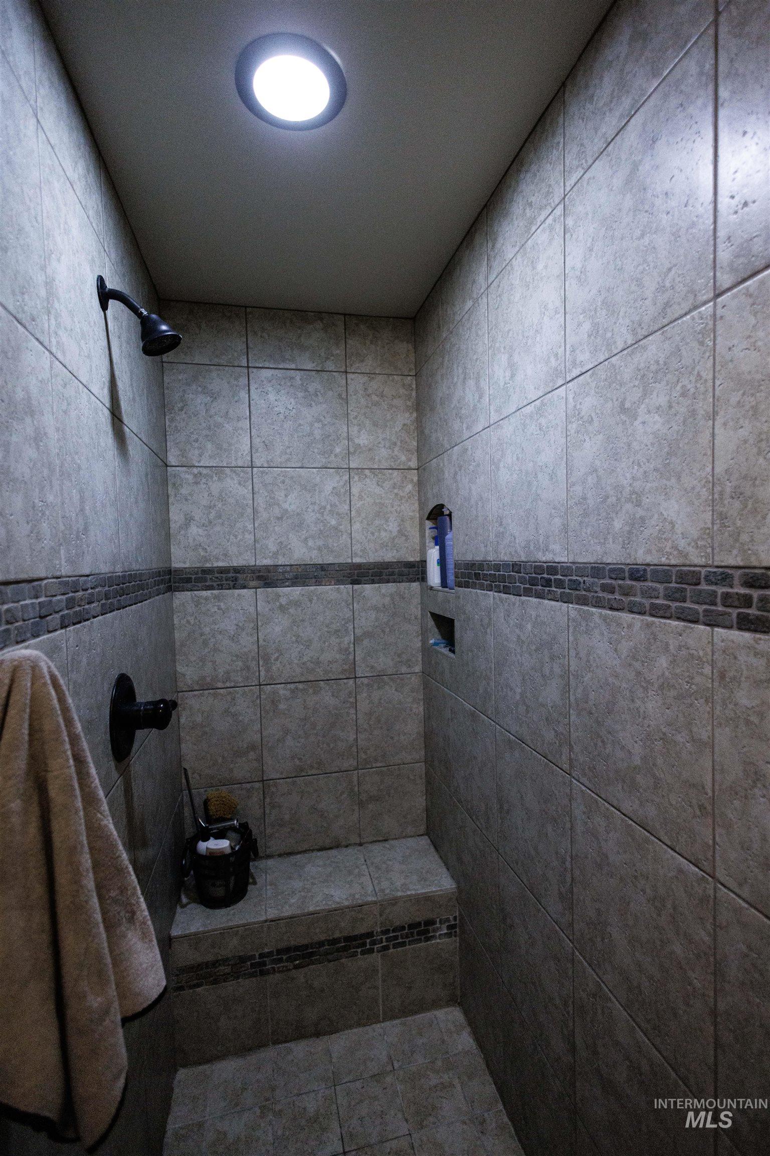 4480 Highway 12 Kamiah, ID 83536 - Photo 41 of 49 Bathroom featuring a tile shower
