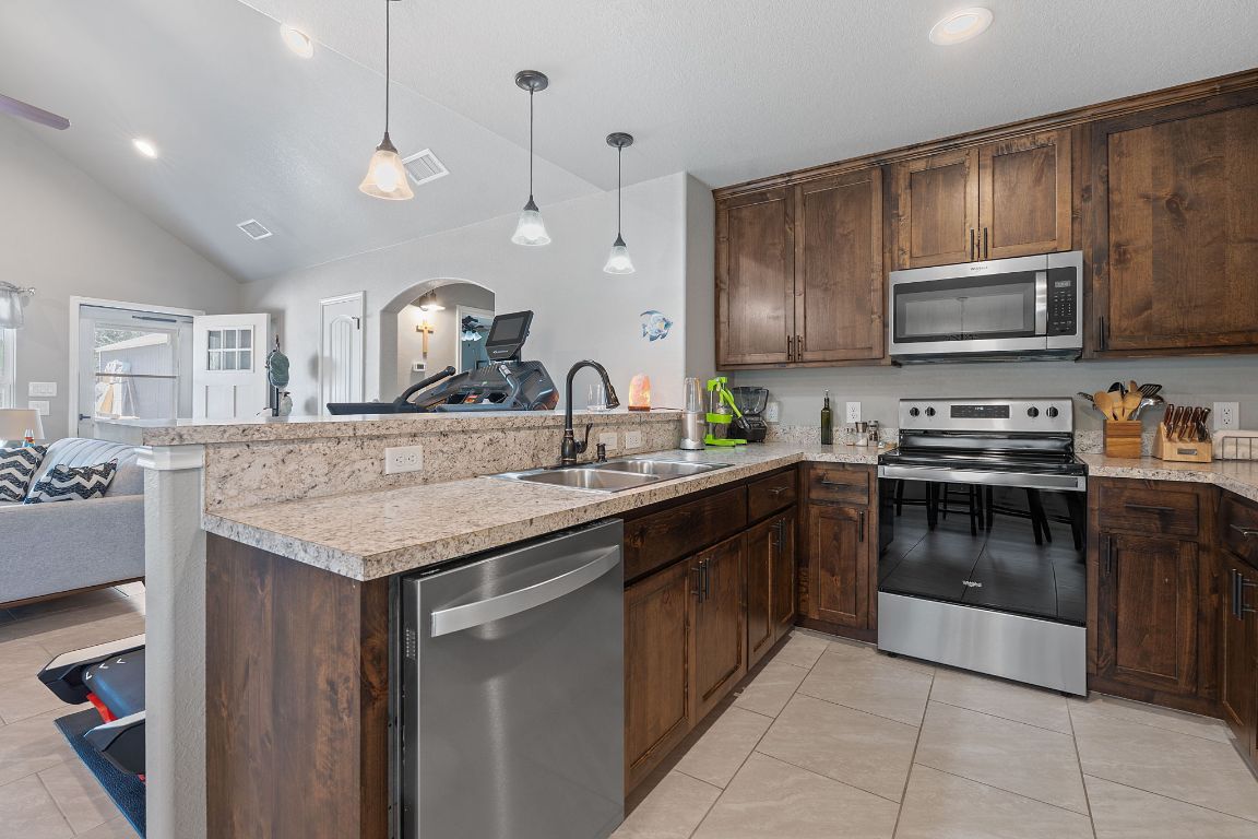 760 Henderson Drive Spring Branch, TX 78070 - Photo 9 of 34