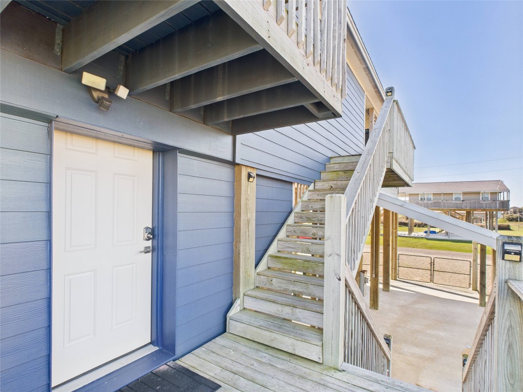 842 Main Street Crystal Beach, TX 77650 - Photo 15 of 45 a view of entryway