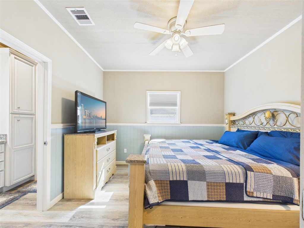 842 Main Street Crystal Beach, TX 77650 - Photo 34 of 45 a bedroom with a bed and a tv