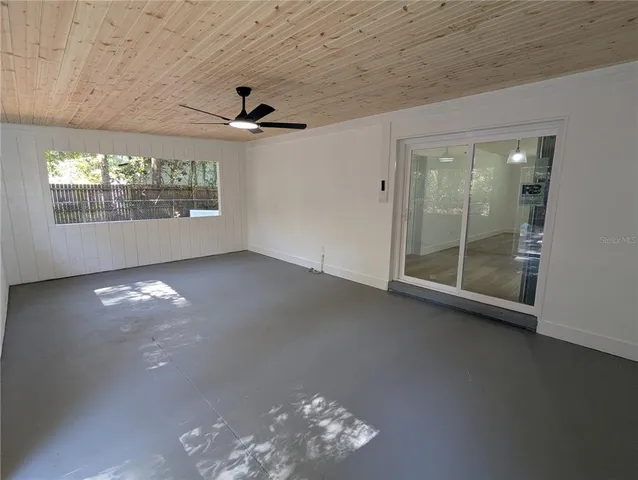 en empty room with windows and outdoor view