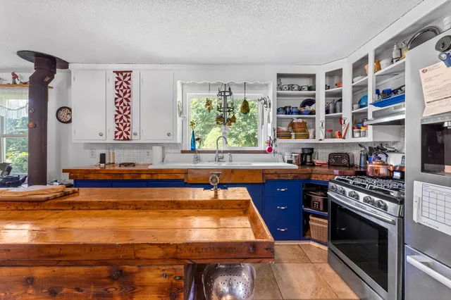 $364,999 | 252 Meadowhill Road, Manchester, ME 04351