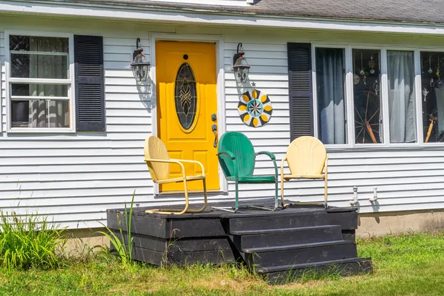 $364,999 | 252 Meadowhill Road, Manchester, ME 04351