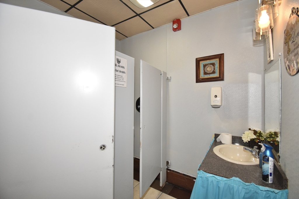 570-582 Main Street Springfield, MA 01105 - Photo 11 of 23