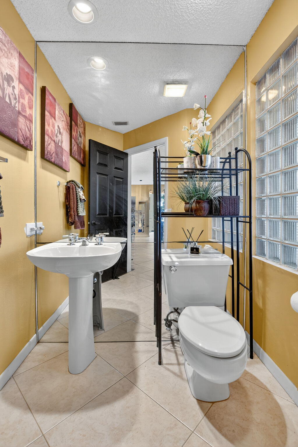 8130 Nadmar Avenue Boca Raton, FL 33434 - Photo 18 of 75 Guest Bath 3