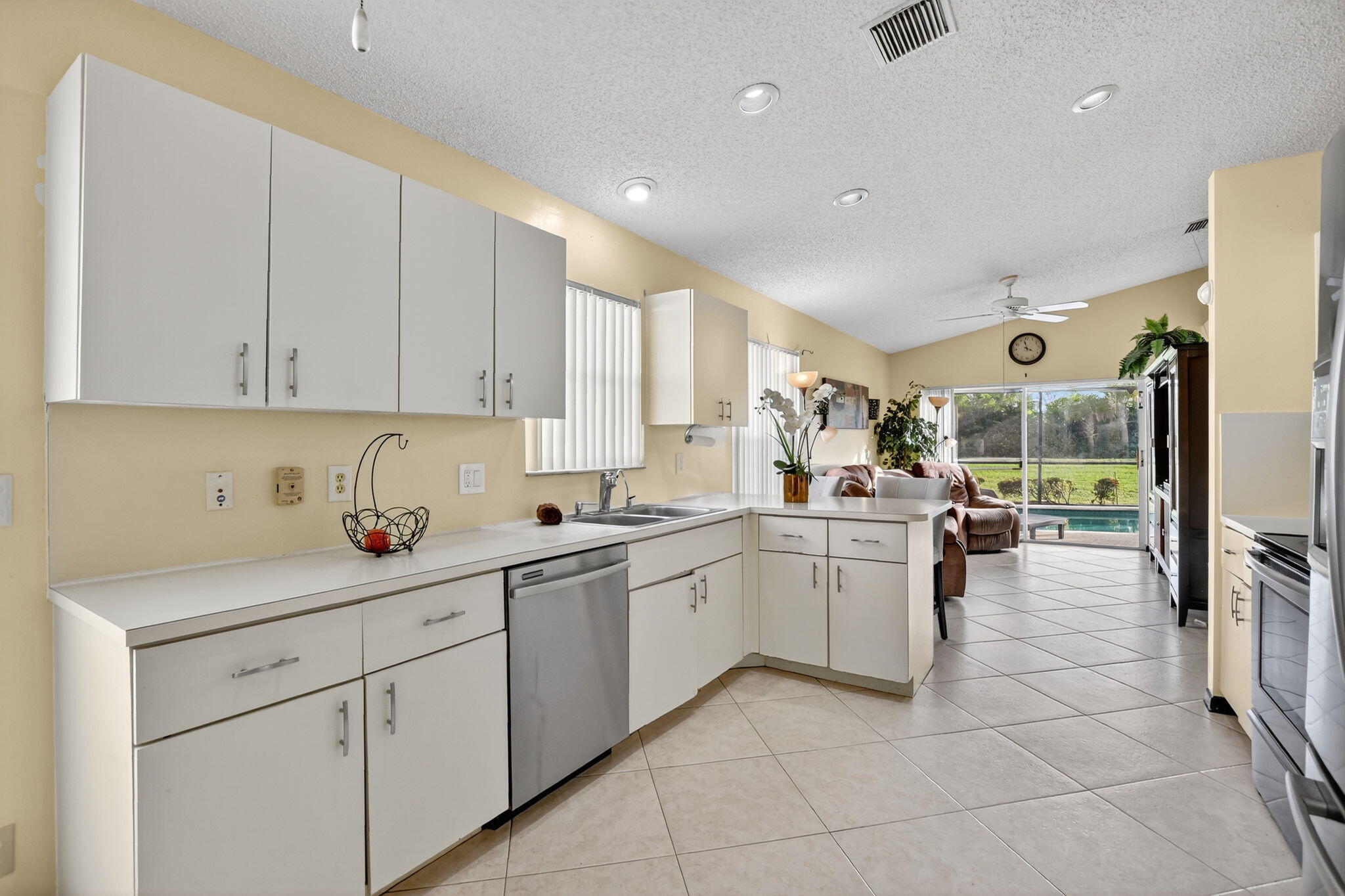8130 Nadmar Avenue Boca Raton, FL 33434 - Photo 23 of 75 Light Filled Kitchen