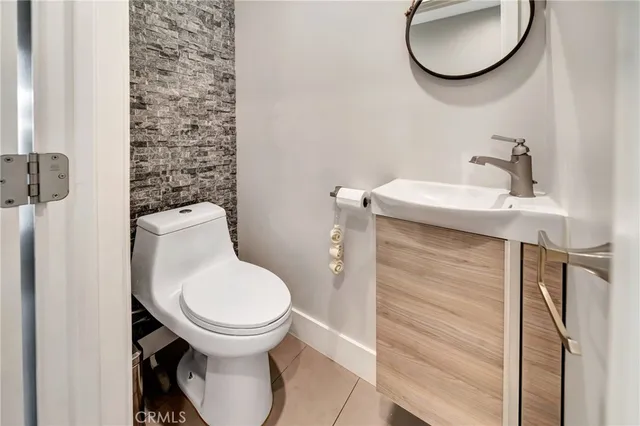 $315,000 | 23777 Mulholland Highway, Unit 153, Calabasas, CA 91302