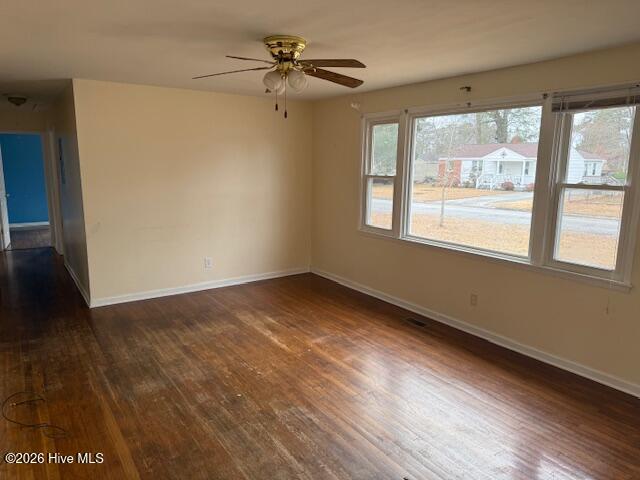 404 Delmar Road Jacksonville, NC 28540 - Photo 11 of 14 404 Delmar Living Room