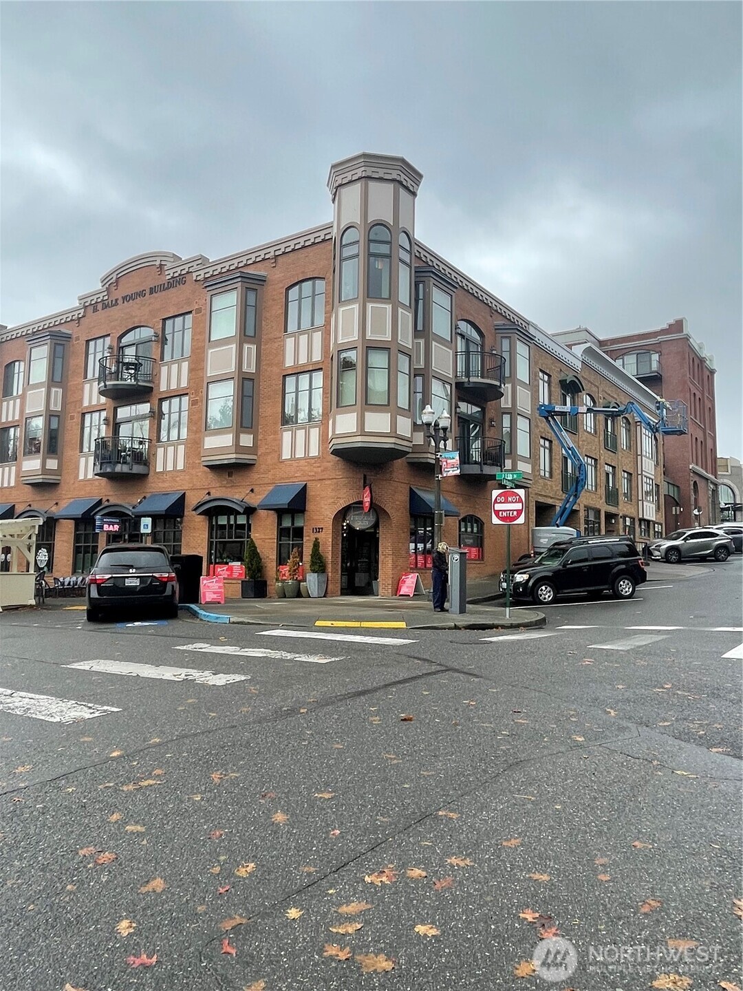 1101 McKenzie Avenue, Unit 206 Bellingham, WA 98225 - Photo 2 of 16 a front view of building with cars parked