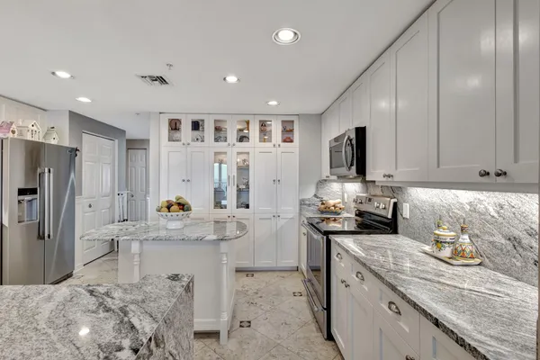 $5,500 | 5051 North Hwy A1A, Unit PH 23, Hutchinson Island, FL 34949