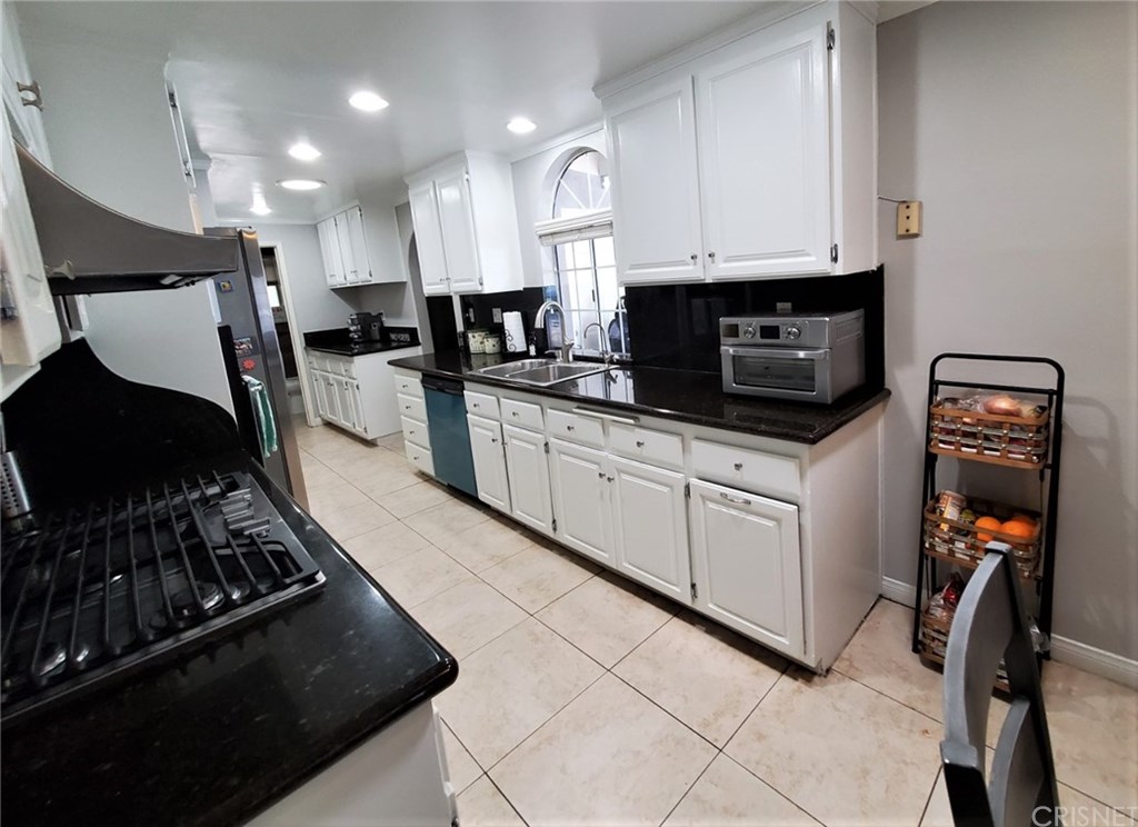 10609 Reseda Boulevard Northridge, CA 91326 - Photo 7 of 26