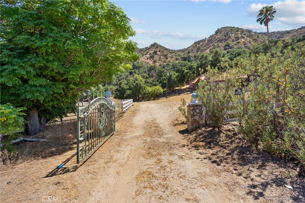 27772 Parker Road Castaic, CA 91384 - Photo 10 of 31