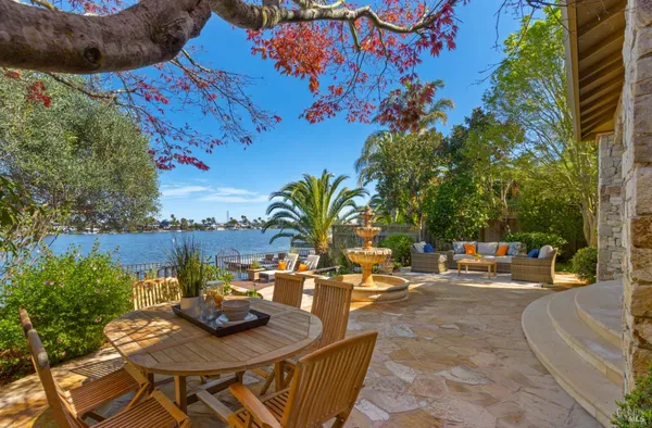 $2,995,000 | 87 Del Oro Lagoon, Novato, CA 94949