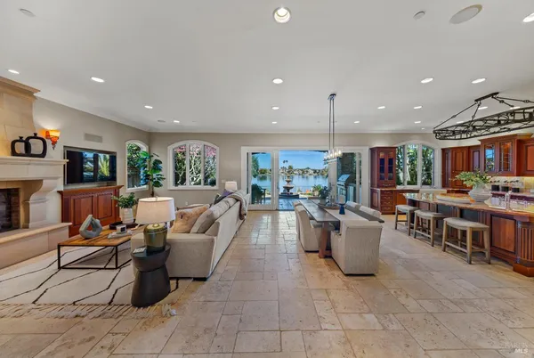 $2,995,000 | 87 Del Oro Lagoon, Novato, CA 94949