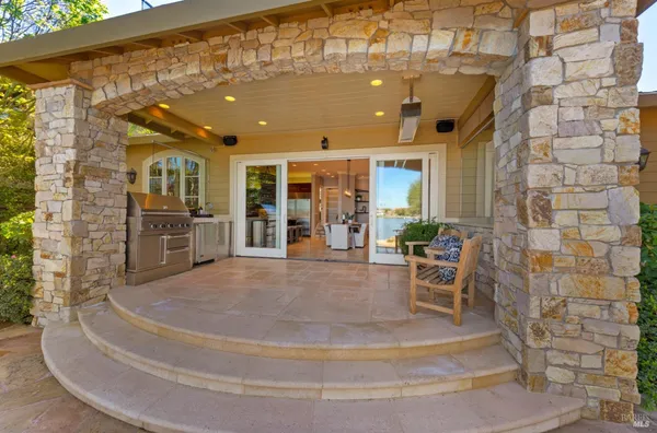 $2,995,000 | 87 Del Oro Lagoon, Novato, CA 94949