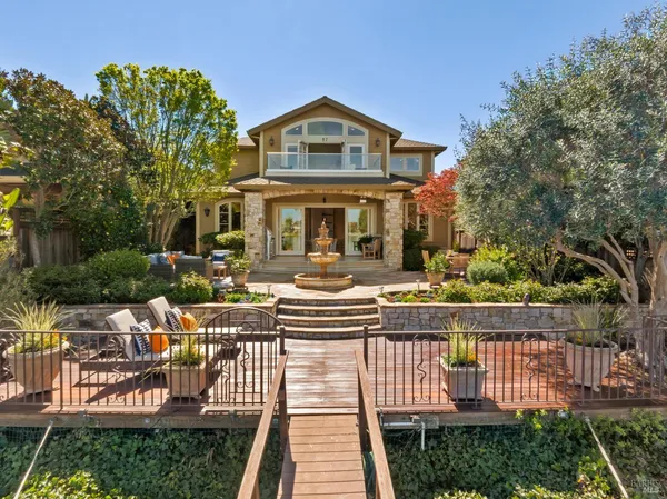 $2,995,000 | 87 Del Oro Lagoon, Novato, CA 94949
