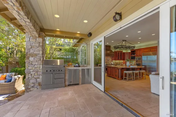 $2,995,000 | 87 Del Oro Lagoon, Novato, CA 94949