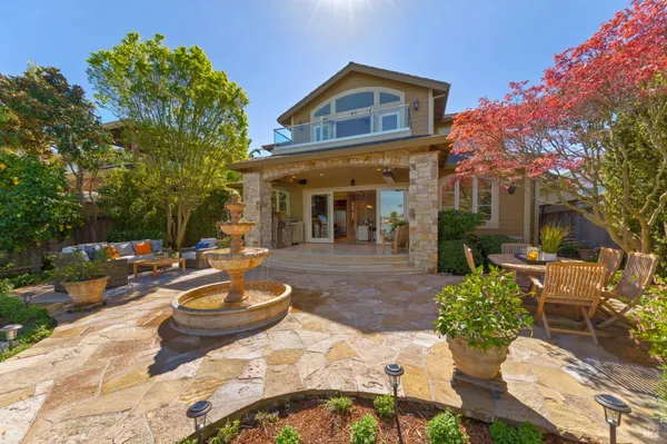 $2,995,000 | 87 Del Oro Lagoon, Novato, CA 94949