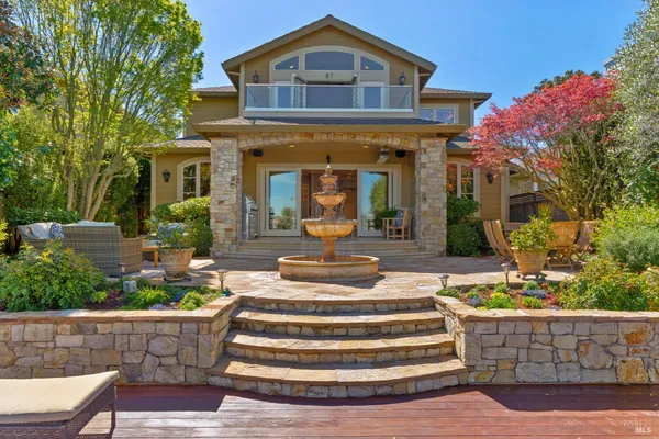 $2,995,000 | 87 Del Oro Lagoon, Novato, CA 94949