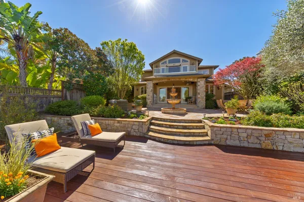 $2,995,000 | 87 Del Oro Lagoon, Novato, CA 94949