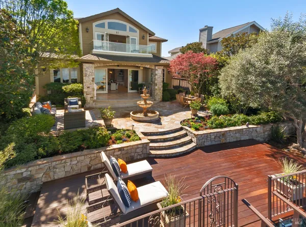 $2,995,000 | 87 Del Oro Lagoon, Novato, CA 94949