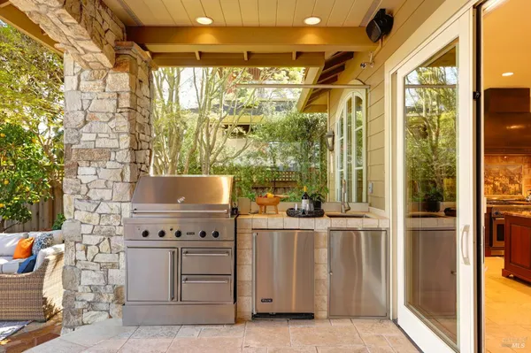 $2,995,000 | 87 Del Oro Lagoon, Novato, CA 94949